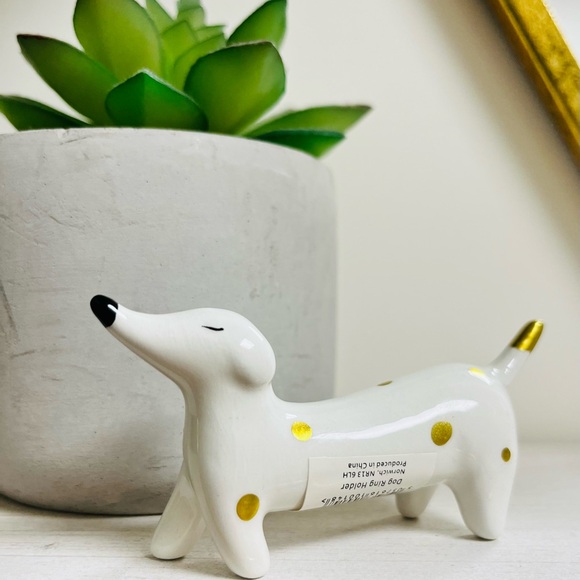 Ring Holder - Picture 1 of 3